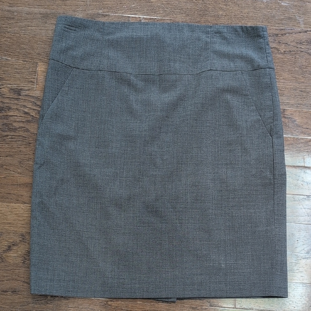 Banana Republic Charcoal Light Weight Wool Pencil Skirt Size 8 Waist 17"